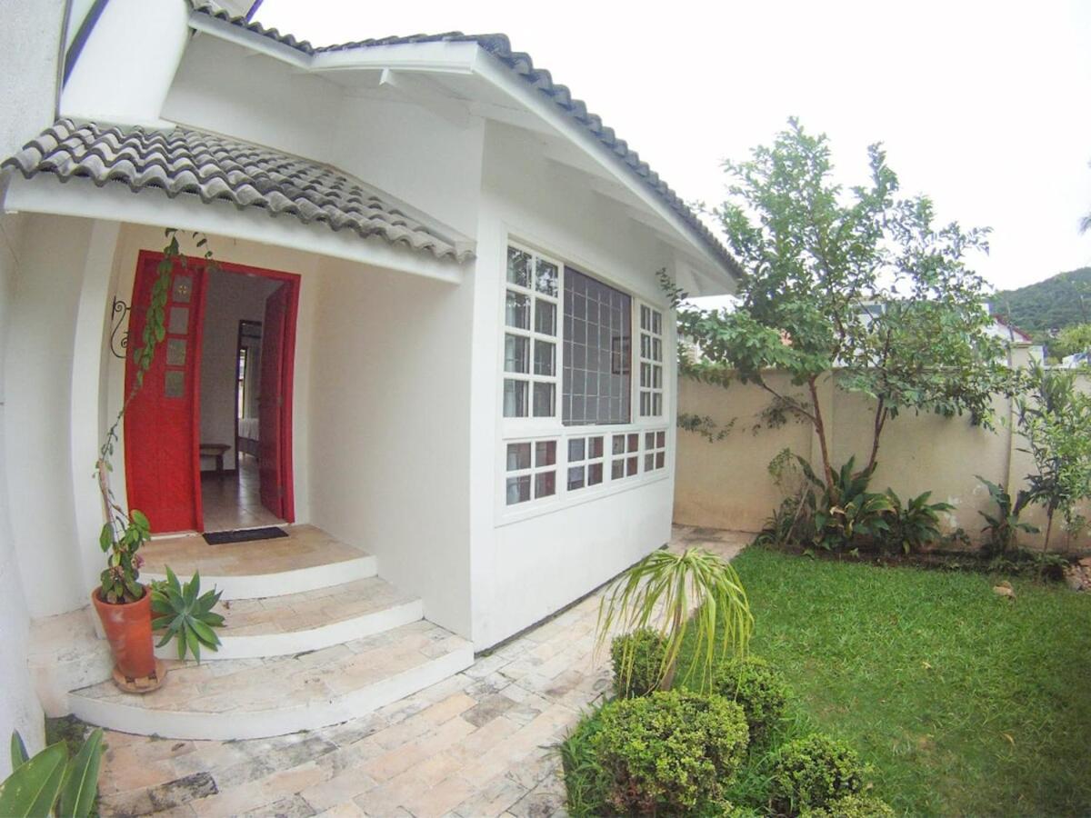 Hospedaria Shaolin Na Lagoa Da Conceicao Homestay *